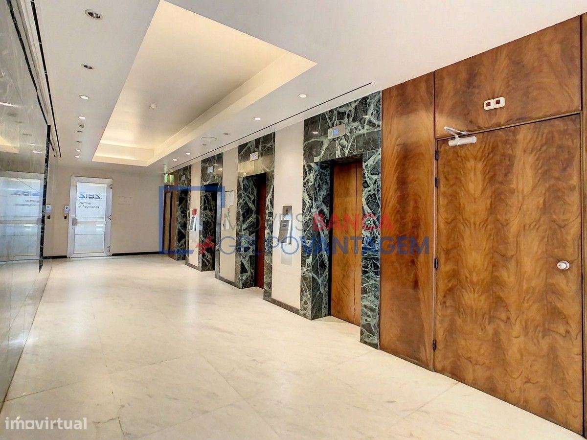 Escritório com 362m2 na Rua Soeiro Pereira Gomes - Lisboa - Grande imagem: 4/29