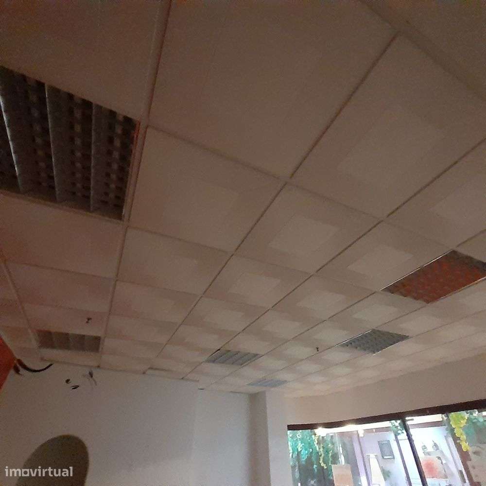 Loja centro comercial Pardelhas em Tomar. - Grande imagem: 2/5