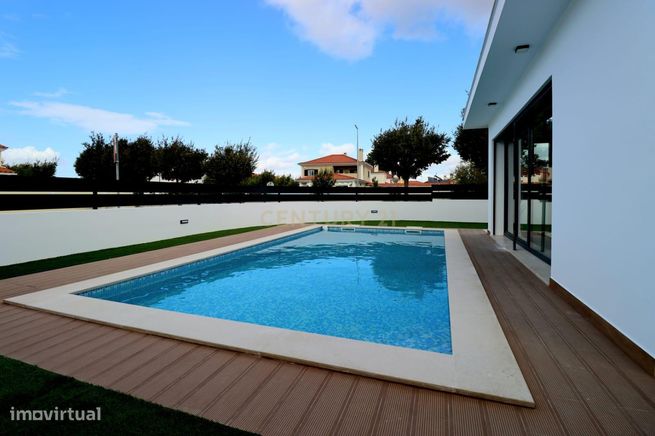 Luxuosa moradia isolada de 5 assoalhadas com excelentes áreas - piscin-44