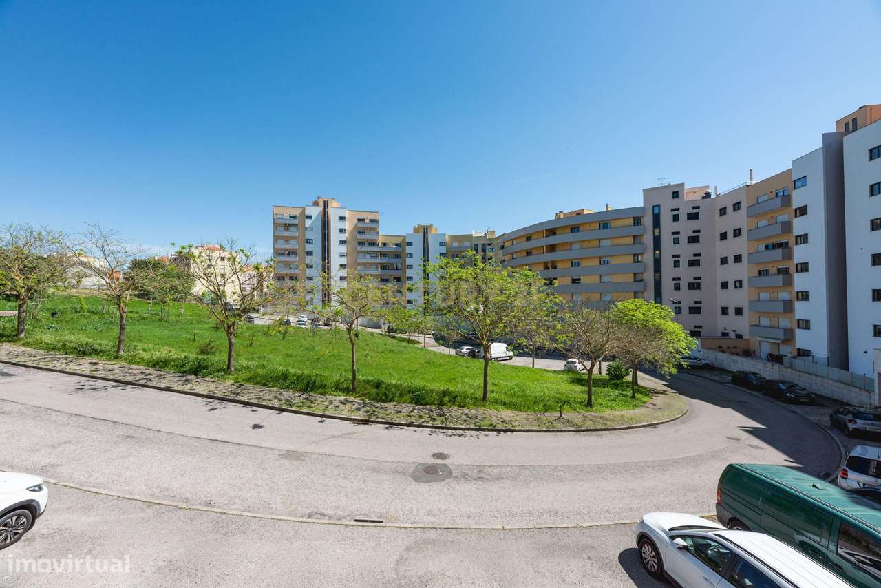 Apartamento T3 | Terraço, Box e Arrecadação | Urbanização da Ribeirada-29
