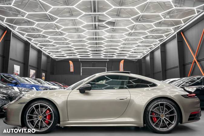 Porsche 911 Carrera 4S - 29