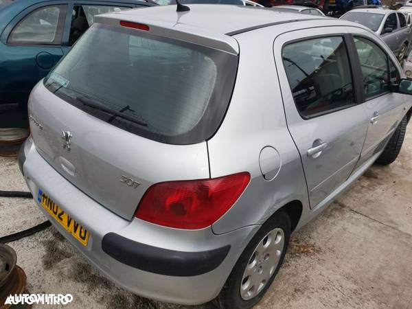 Dezmembrez Peugeot 307 2003 1.6 benzină - 2