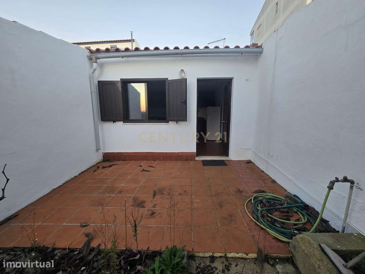 MoradiaT2  com boa luz natural, perto da praia e transportes. - Grande imagem: 4/10