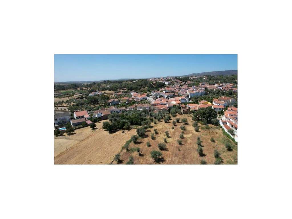 Moradia independente com 500 m2 área bruta-30