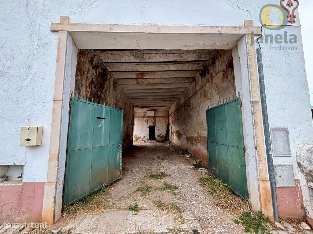 Armazém com logradouro e estacionamento - Grande imagem: 5/16