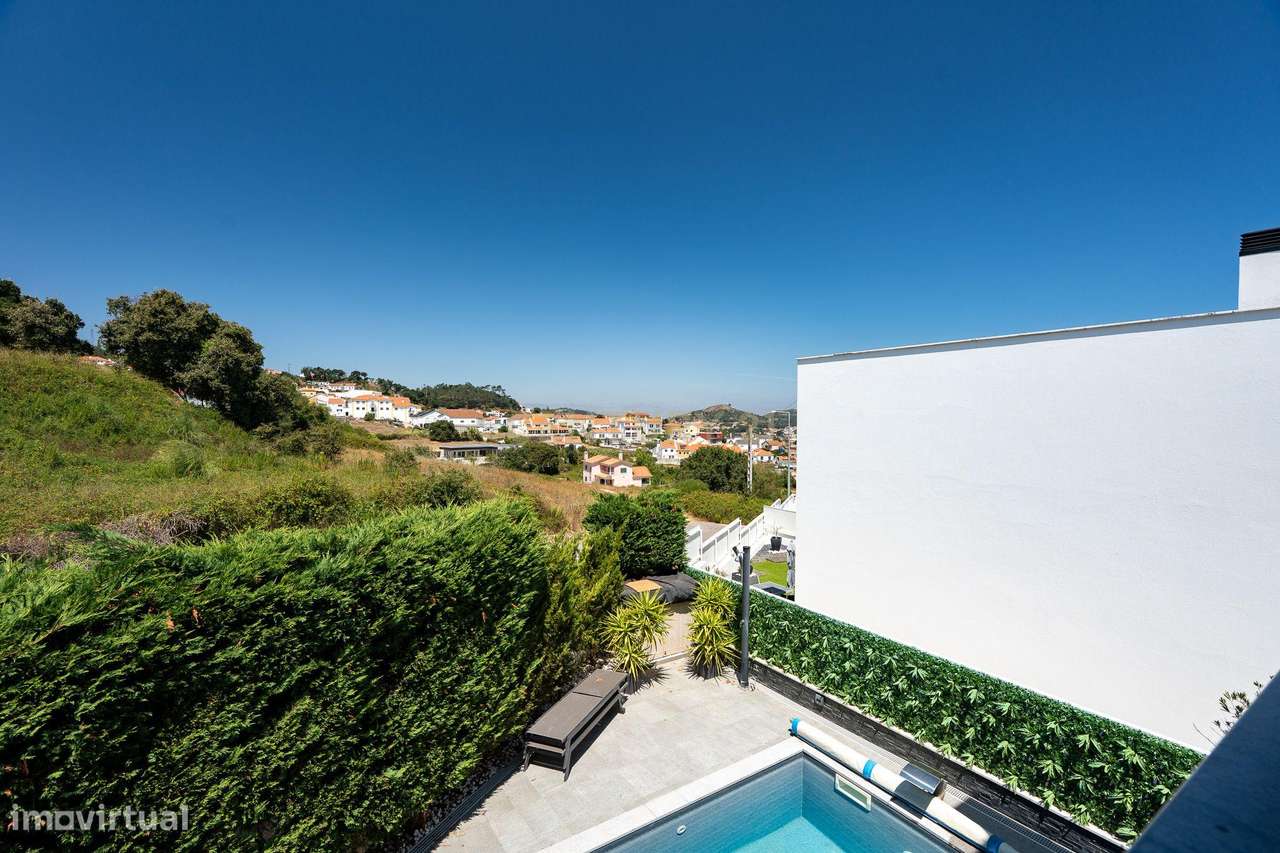 ** Moderna Moradia T4 c/ piscina e rooftop no condomínio privado "Vill-50