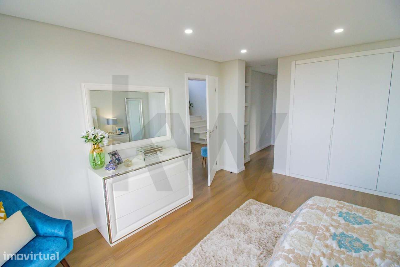 Moradia T2 Moderna com Vista Mar e Sótão Versátil – Ribeira Brava - Grande imagem: 4/60