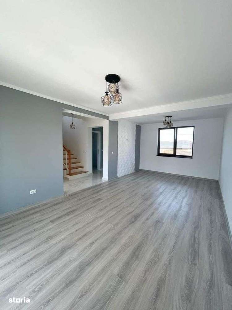 Casă cu 4 camere, zona Capat Cug - Imagine principală: 3/12