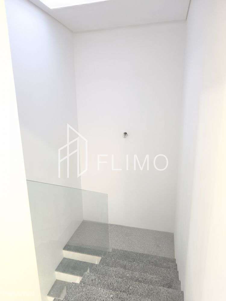 Moradia T3 geminada Nova-43