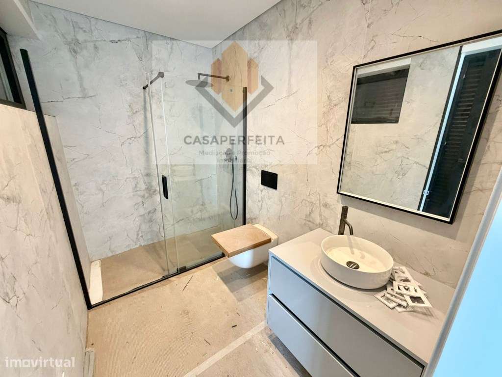 Moradias V5 de Luxo com Piscina, Jardim e Terraços - Praia da Madalena-14