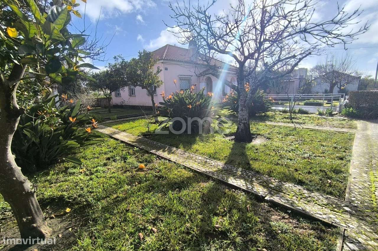 Moradia T4 unifamiliar Carnide-1