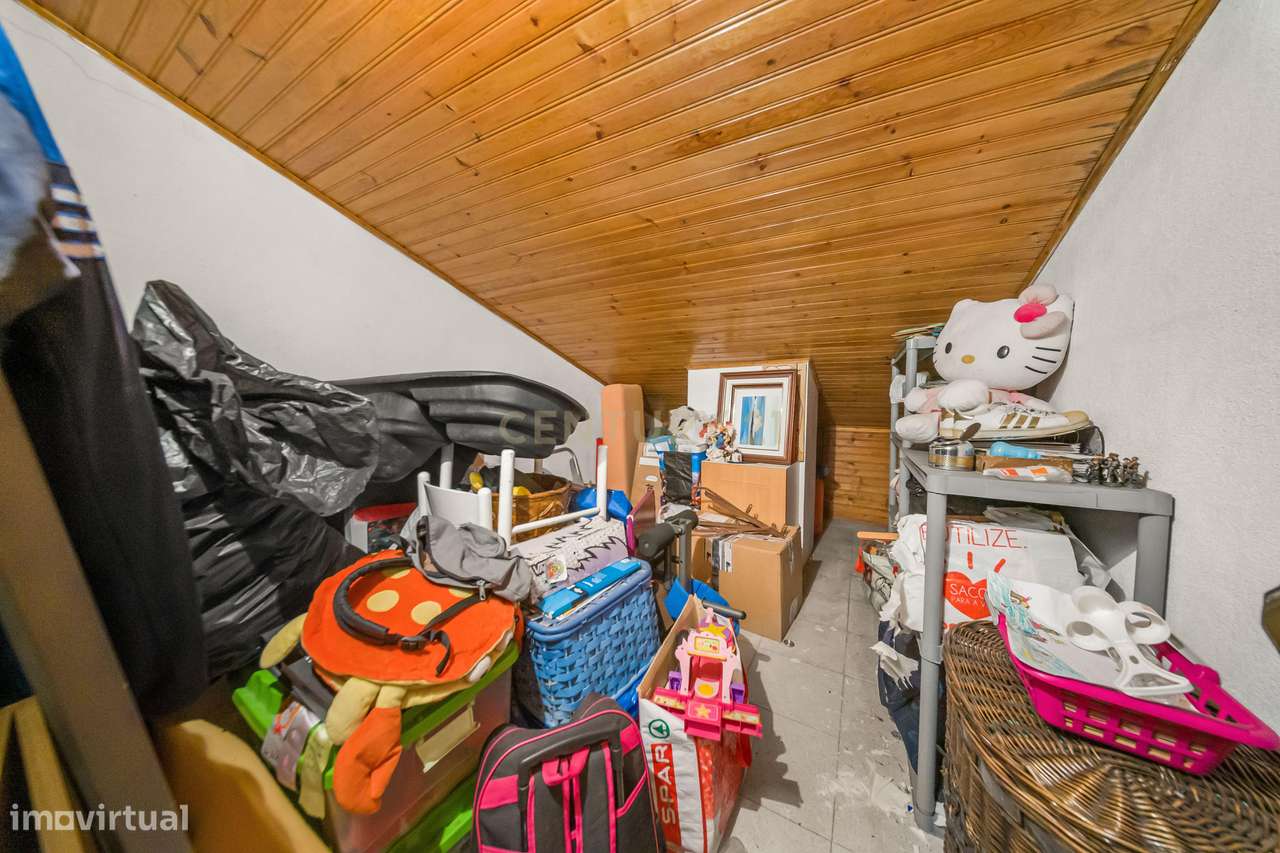 T3 Luminoso em Santa Marta do Pinhal – Espaço e Conforto no Coração de-26