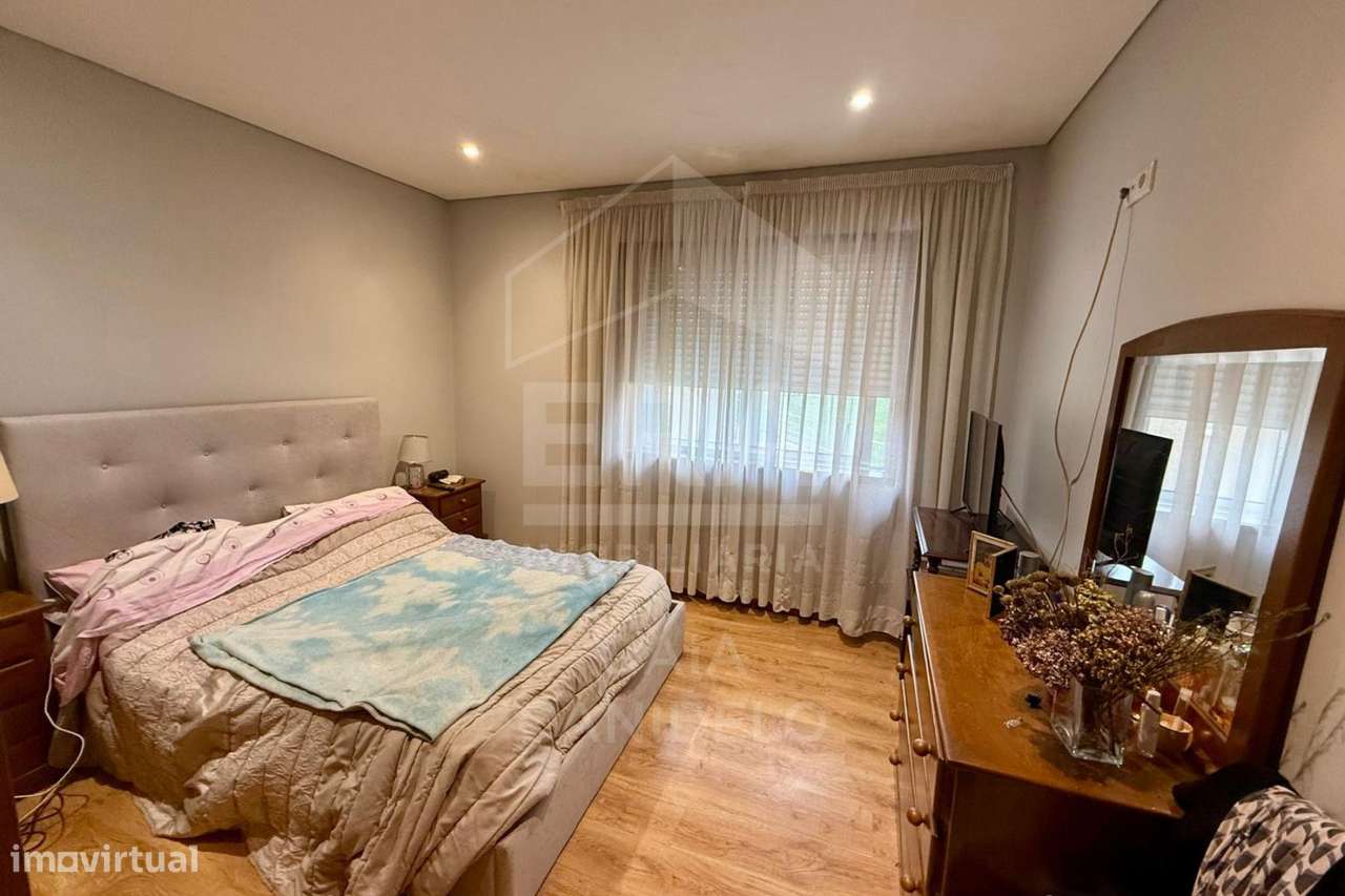 Apartamento T3 com 114 m² | Totalmente Remodelado | Arrendado-5