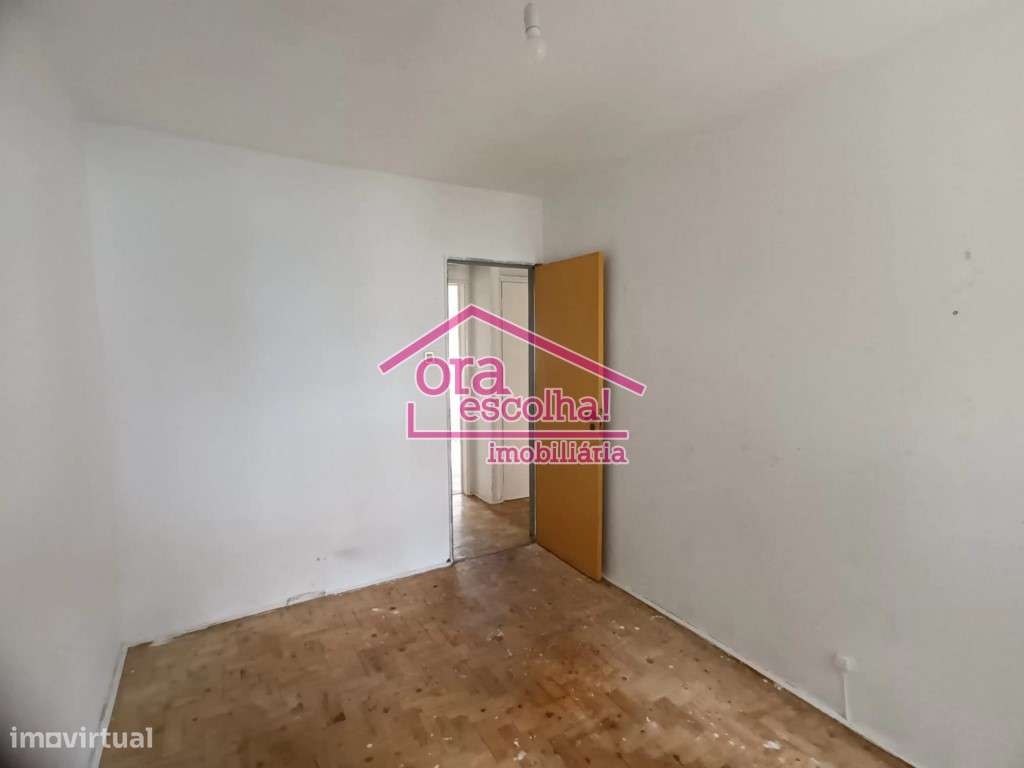 Apartamento T3 em Remodelação Total no Laranjeiro!-5