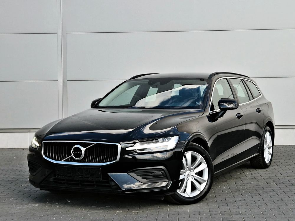 Volvo V60 II B3 B DKG Momentum Pro 2021