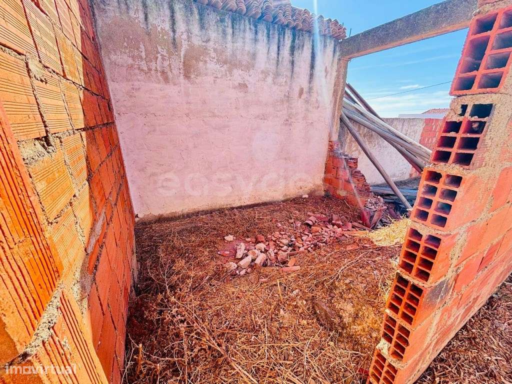 Moradia para Recuperar localizada em aldeia do Penedo Gordo - Beja - Grande imagem: 5/12