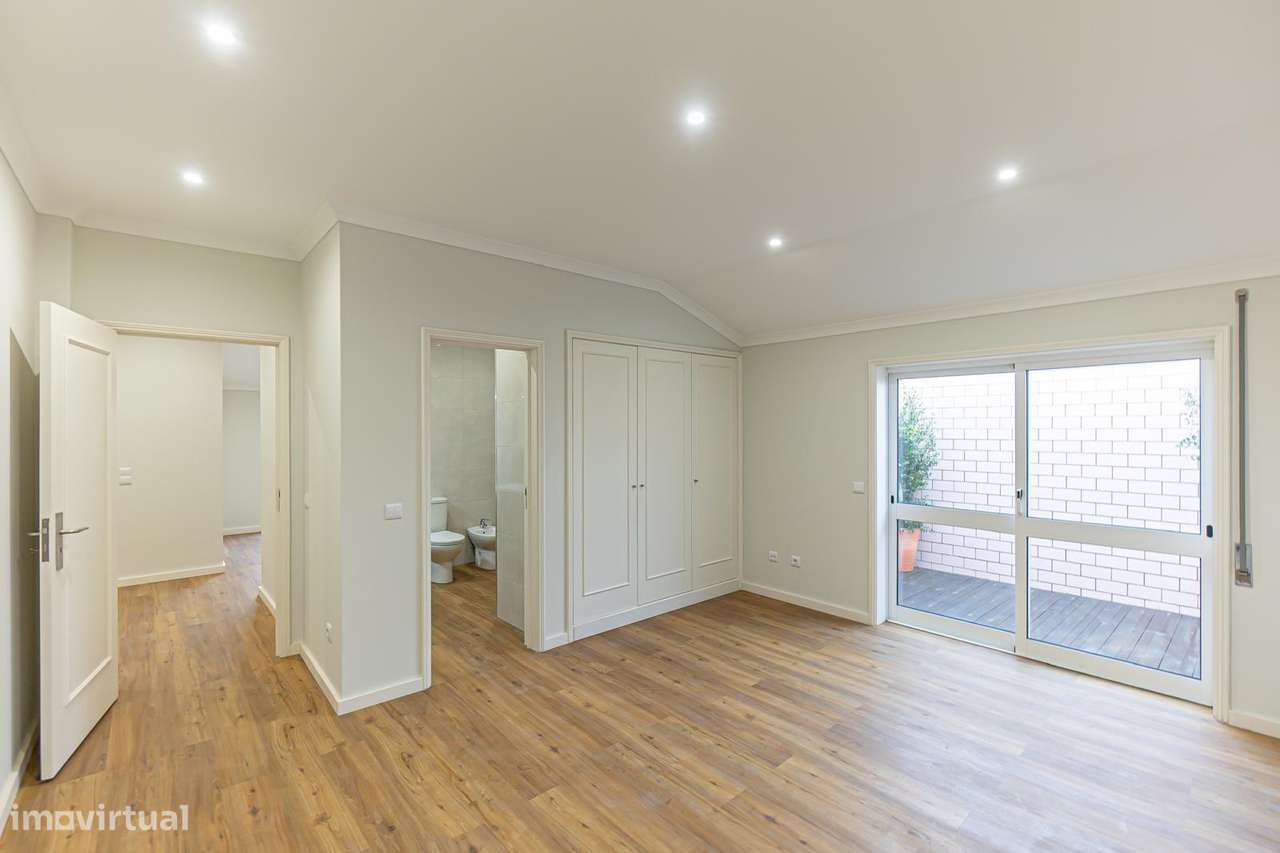 T4 DUPLEX COBERTURA,196 m², 4 Varandas/Solários, Garagem em Arcozelo-20