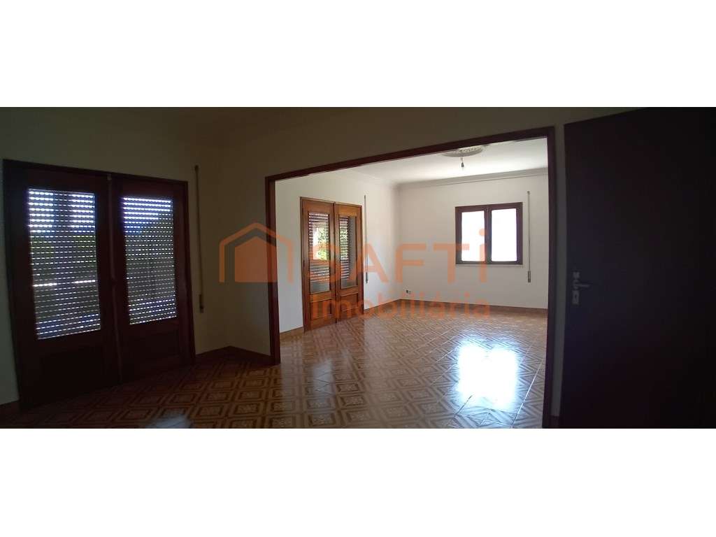 Moradia com terreno - Grande imagem: 4/12