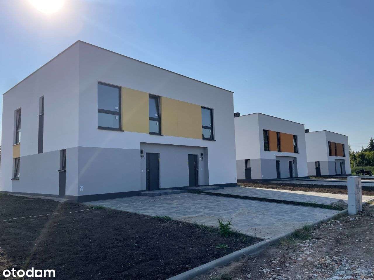 Nowoczesne bliźniaki w dobrej lokalizacji. - Pełny obrazek: 4/14