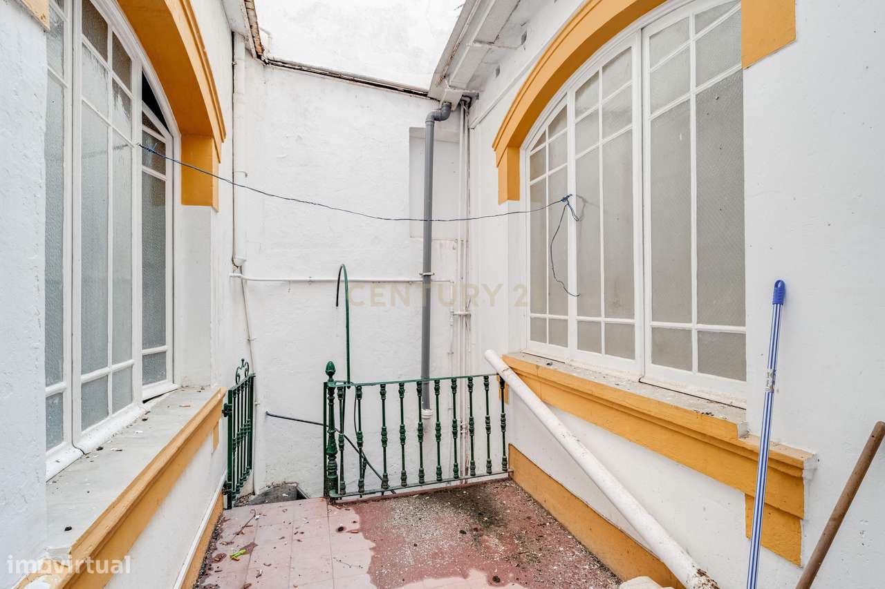 "Exclusiva Moradia Senhorial no Coração Histórico de Évora."-14