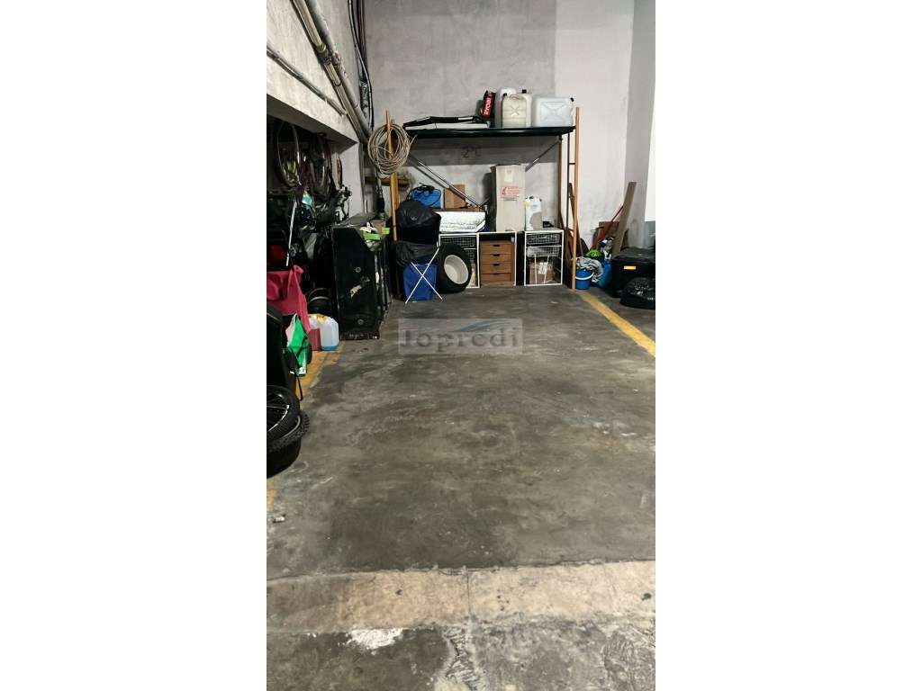 T3 com garagem e arrecadação na Estrada Portela em Carnaxide-17