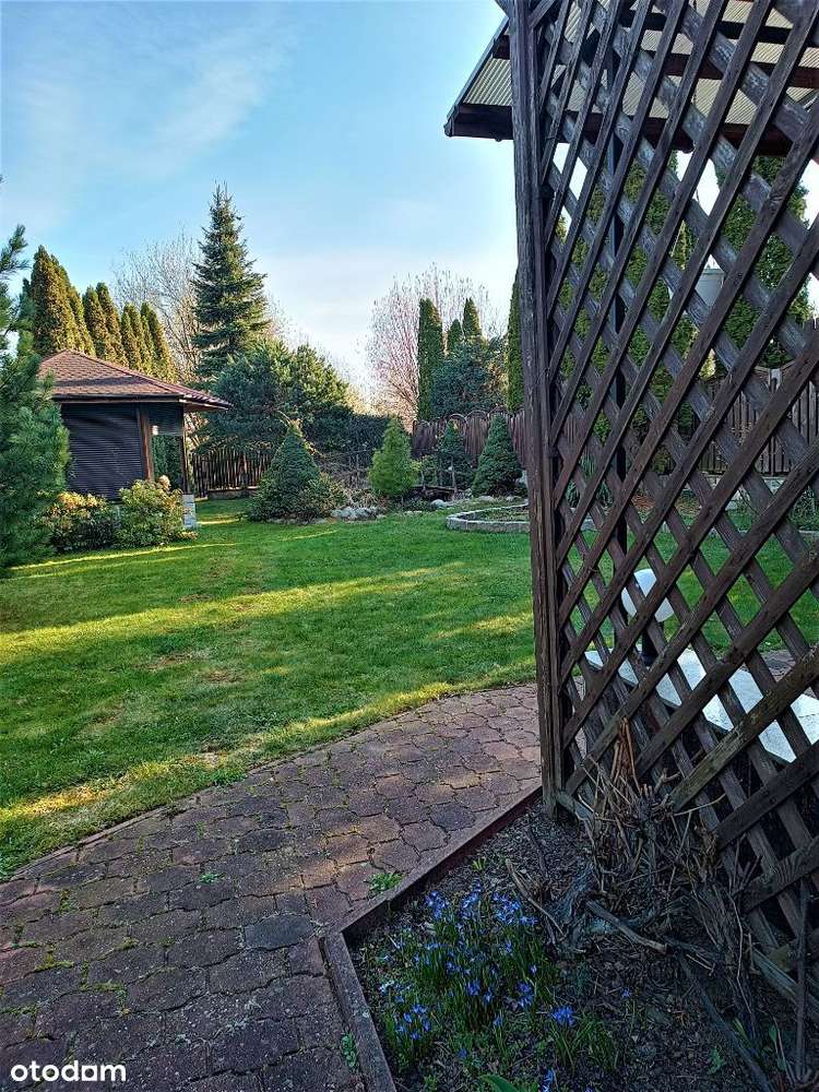 Dwa domy  z osobnymi wejściami połączone zimowym ogrodem-12