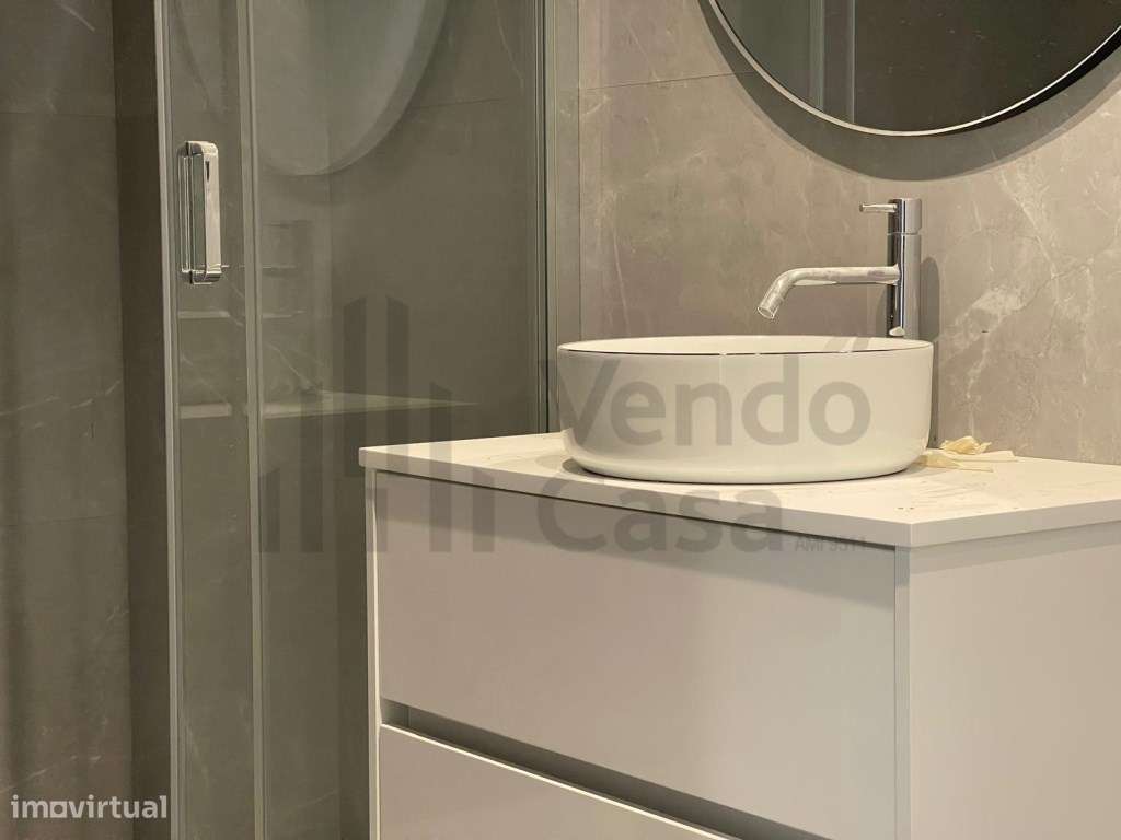 Vende-se T1 Centro Histórico- Braga - Grande imagem: 4/26