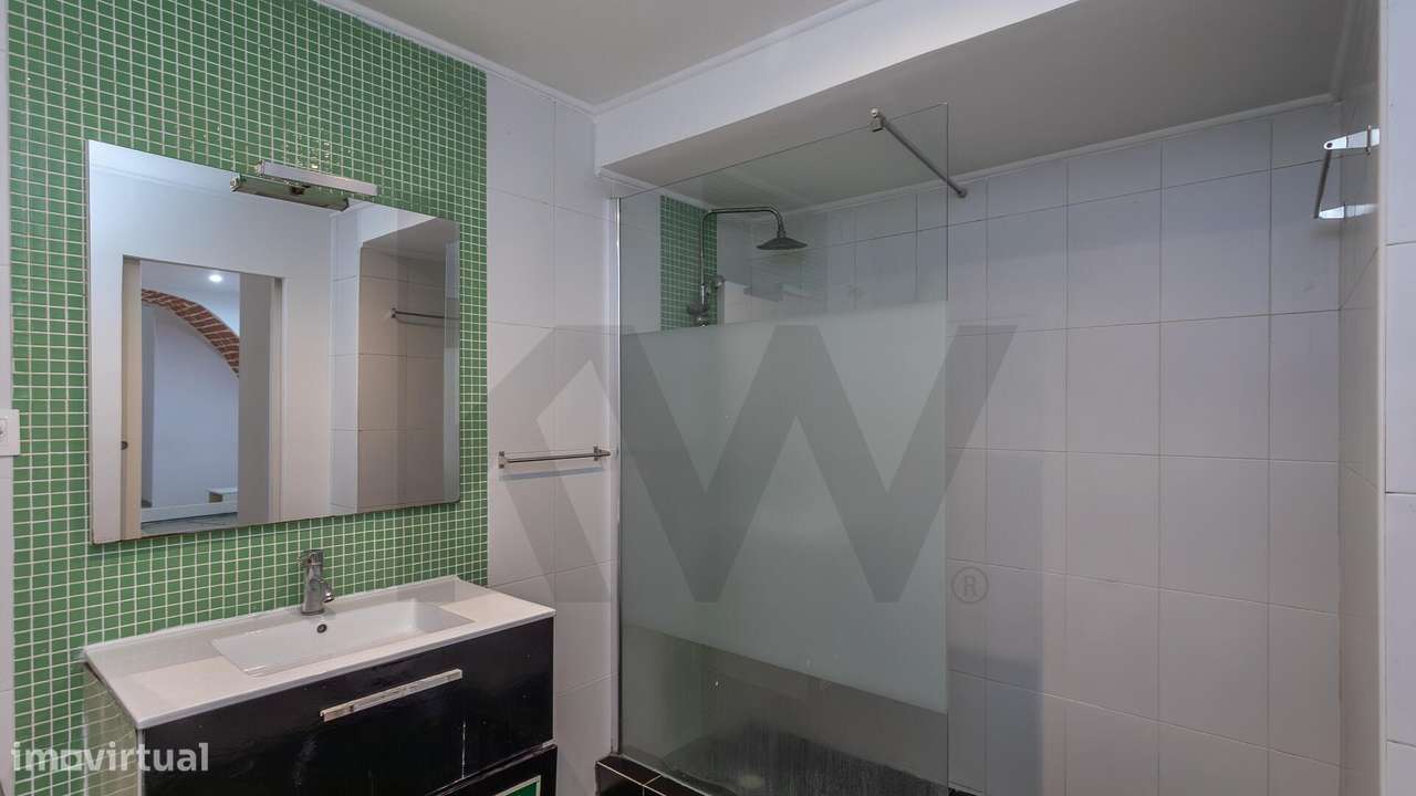 Minimalismo e Herança: O Refúgio Perfeito na Calçada do Lavra-13