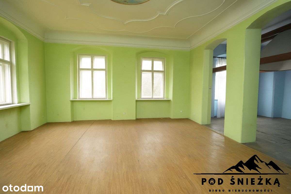 Zabytkowy obiekt handlowo-gastronomiczny- Centrum-5