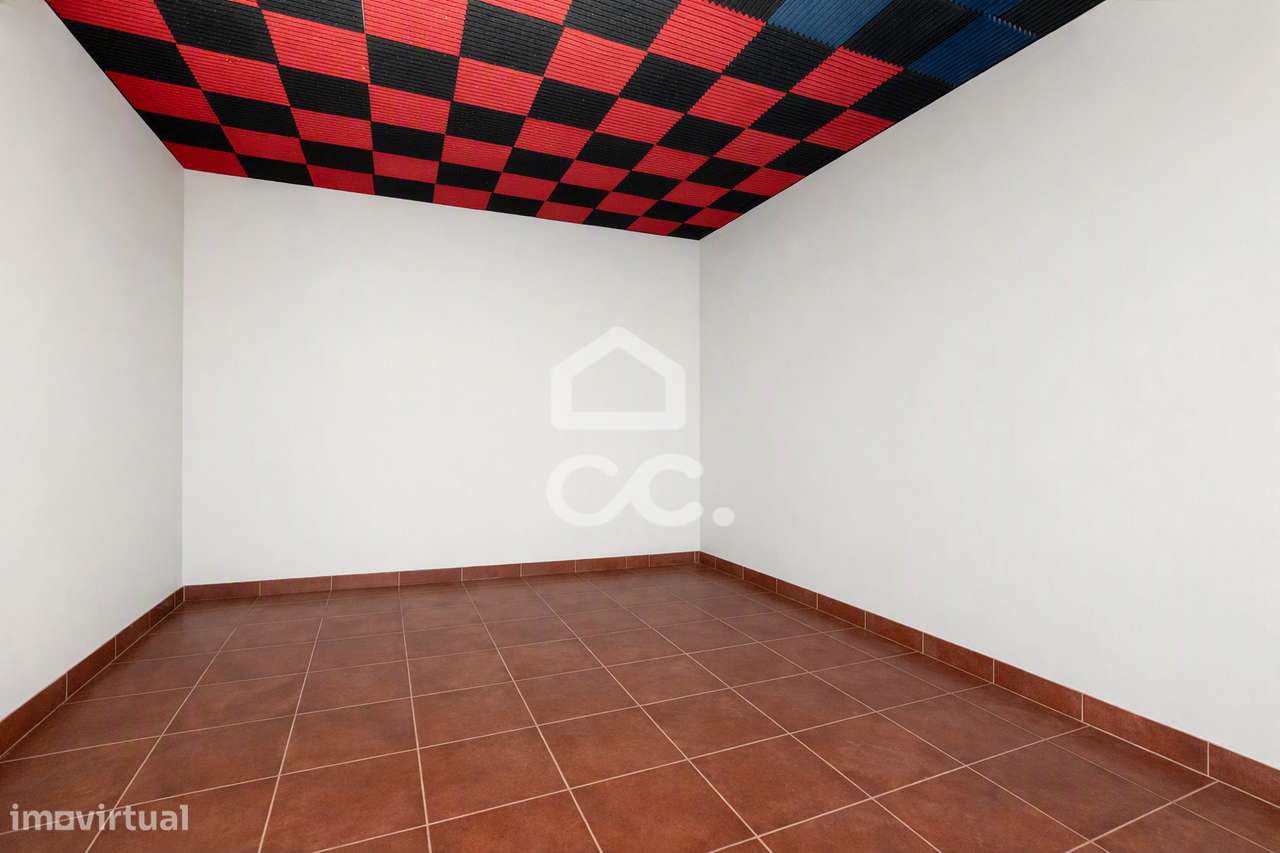 Moradia T3 c/ Garagem, Quintal e Terraço no Bairro da Casinha, em Évor-9