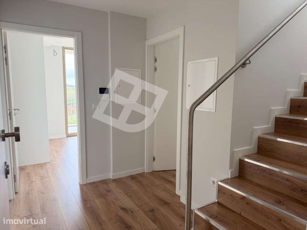 Apartamento T3 Duplex c/ Terraço - Próximo à Universidade de Aveiro - Grande imagem: 5/42