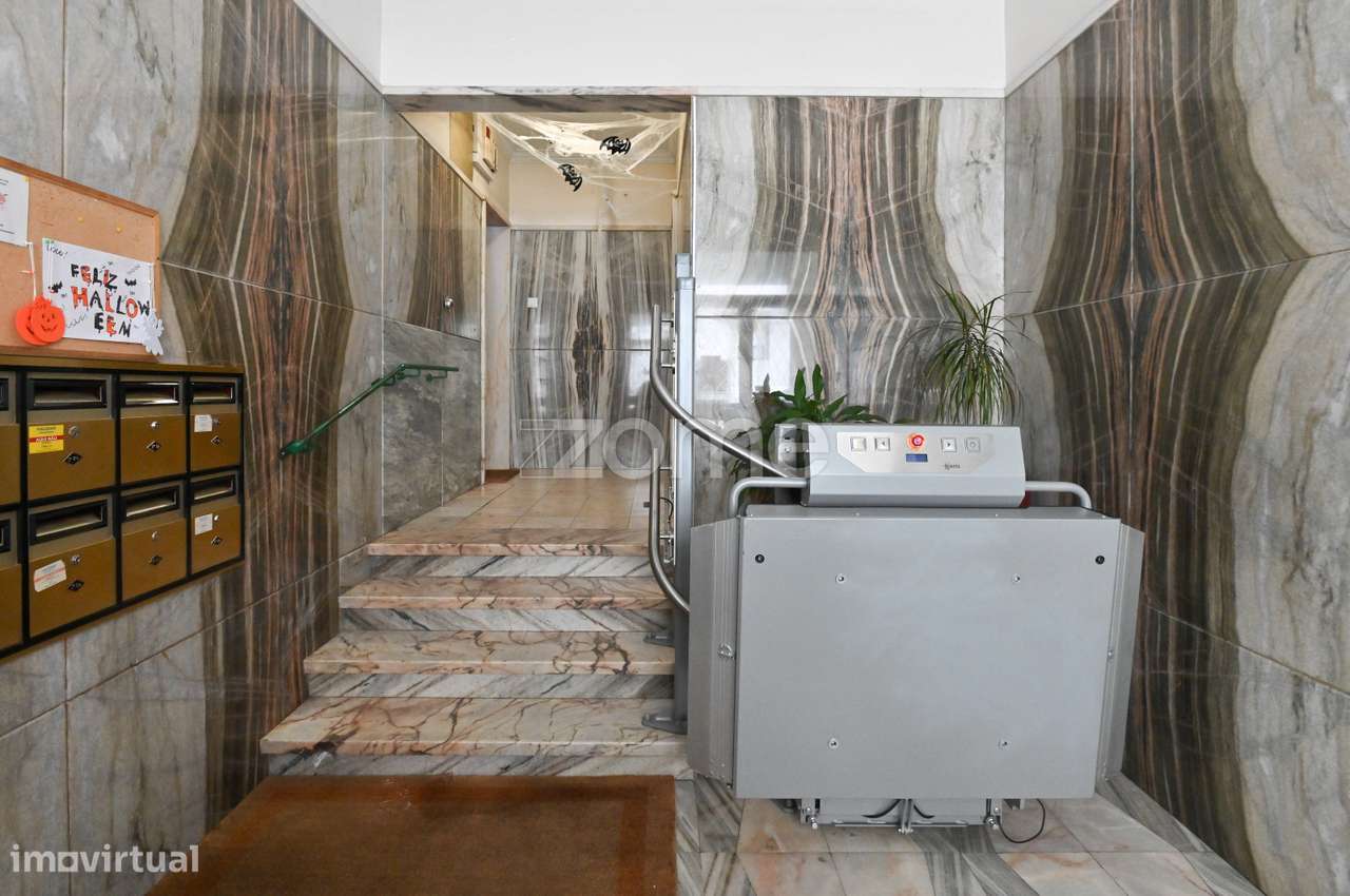 T2 em Linda-a-Velha com dois terraços incríveis - Grande imagem: 3/30