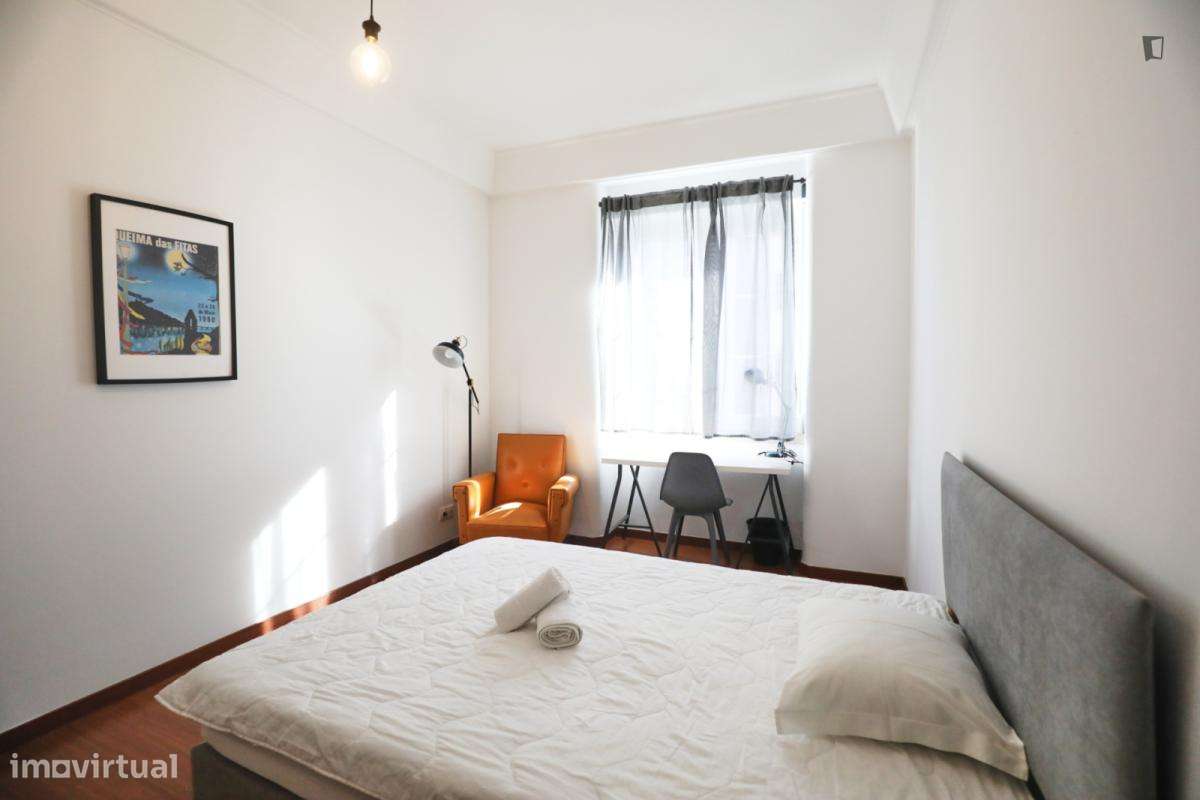 Quarto - localizado em São Sebastião Lisbon - Grande imagem: 2/23