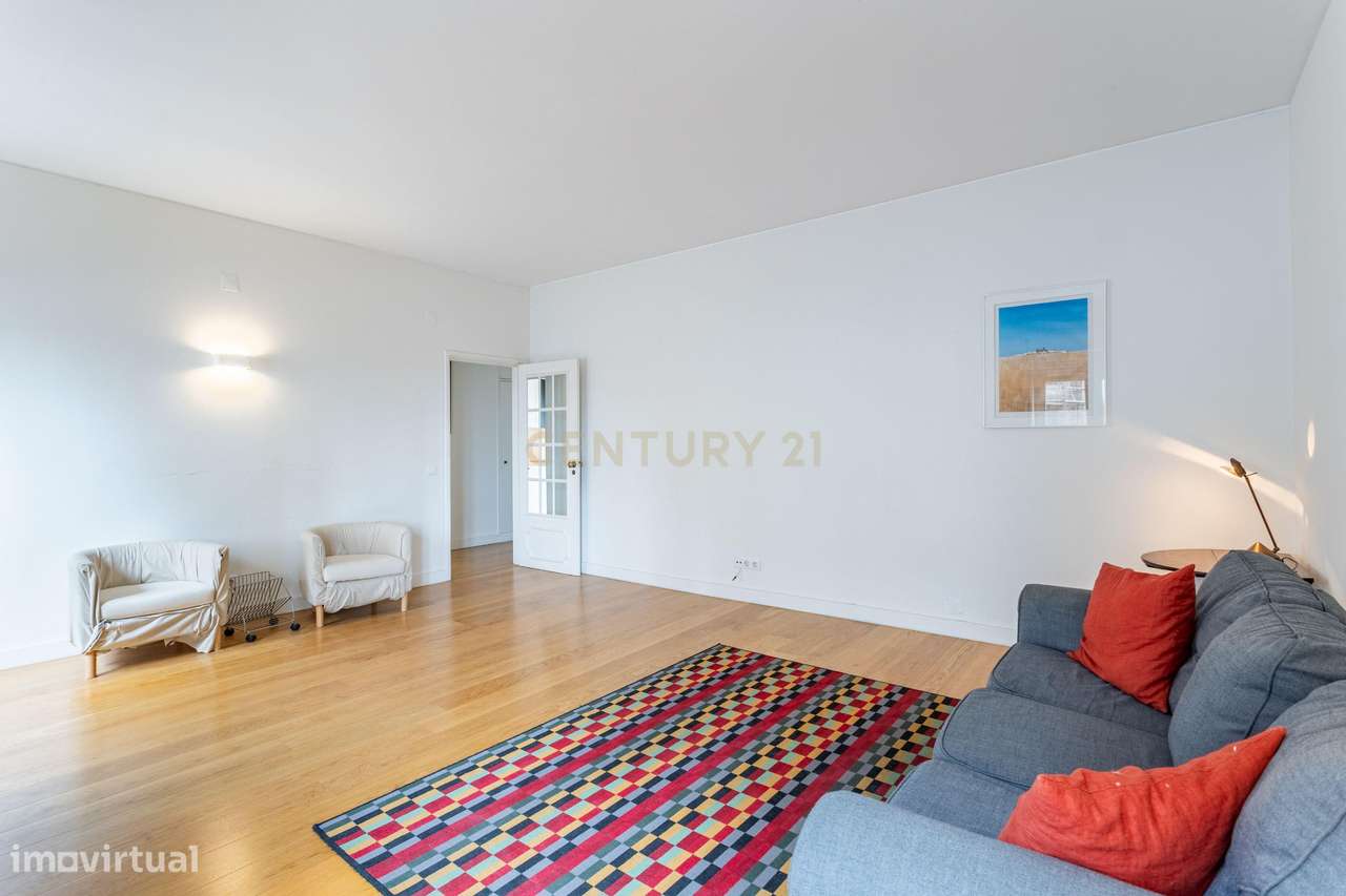 Apartamento T2 renovado, com estacionamento e elevador, em Campo de Ou - Grande imagem: 4/23