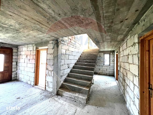 Casă / Vilă cu 6 camere de vânzare în BUHUȘI Județul BACĂU-2
