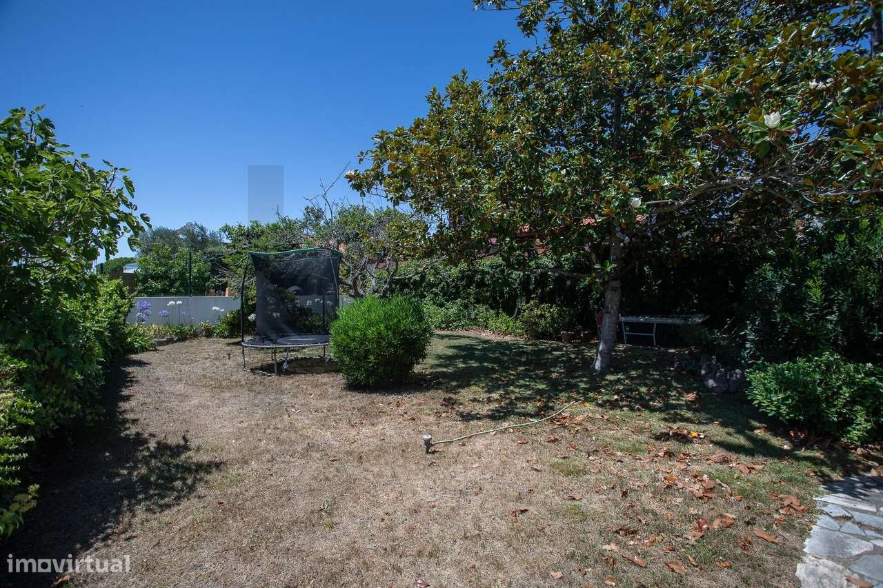 Charmosa Moradia T3 Térrea num lote de 938m2 para Remodelar na Aldeia-23