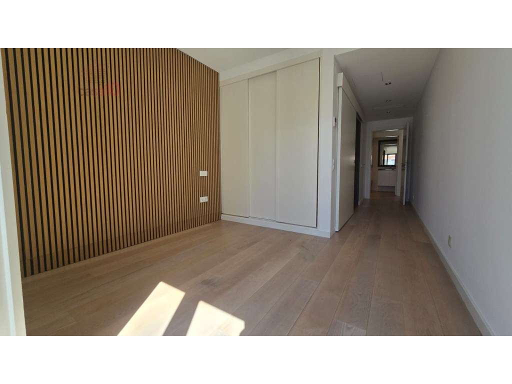 Excelente T1 para venda no Palácio Mesquitela, Chiado-7