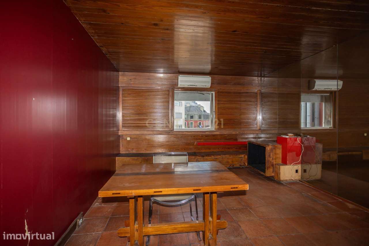 Apartamento T2 para remodelação nas Picoas -Lisboa-6
