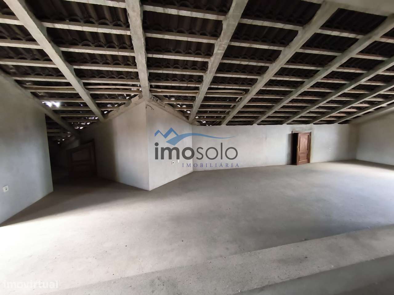 Moradia T3 com Loja Comercial em São João de Ver-40