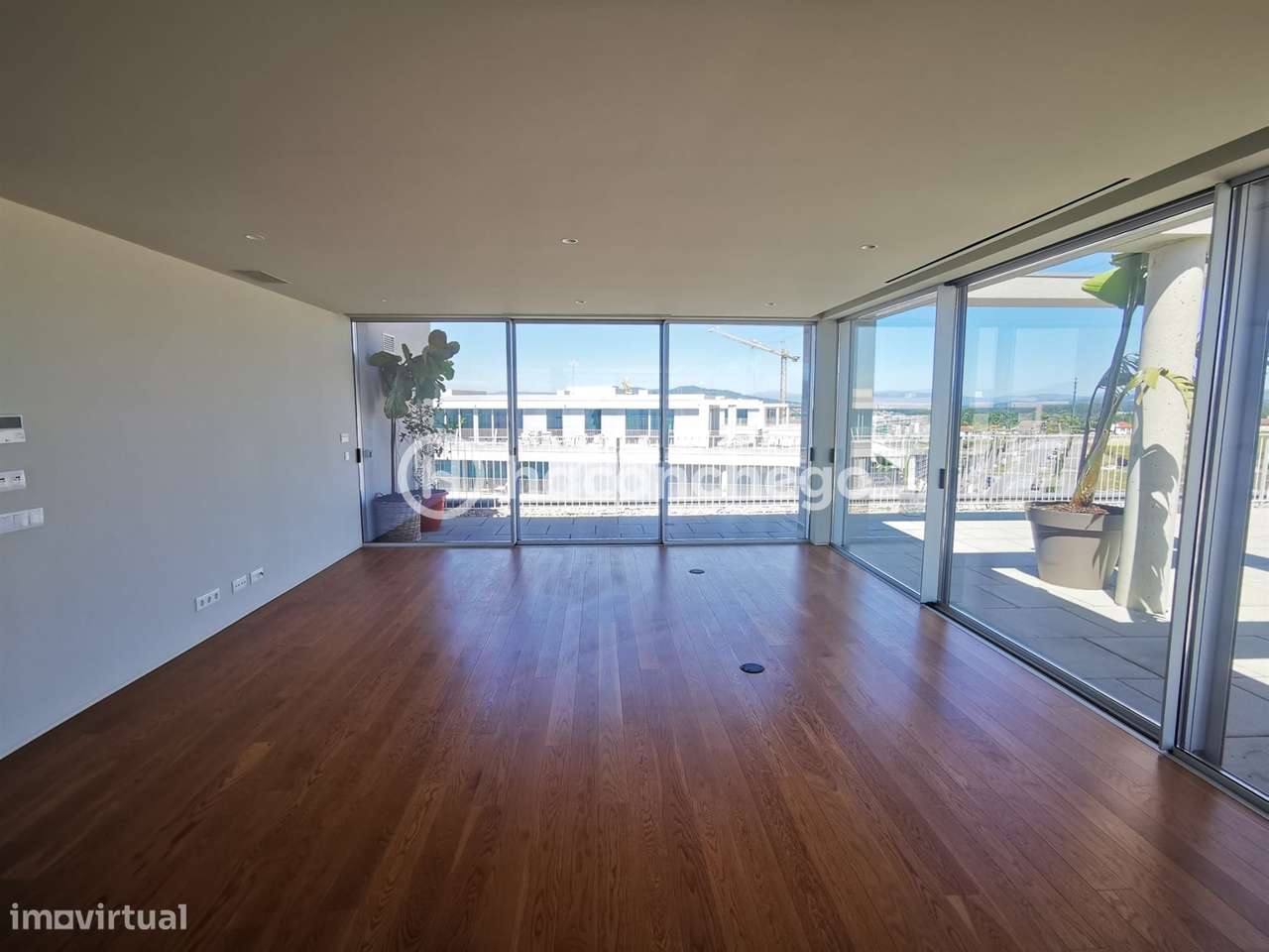 Penthouse T4 de Luxo em Barcelinhos – Totalmente Equipada com equipame-9