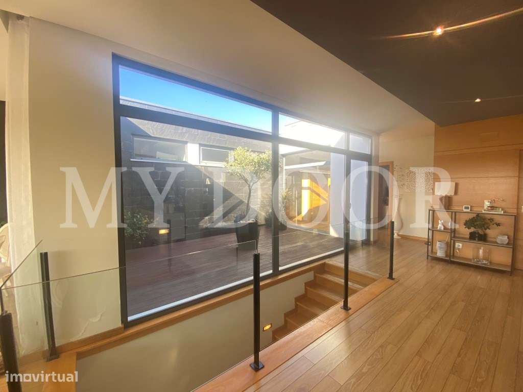 Loures - V4+1 Moradia c/ Piscina Privada - Varanda - Box + 2 parque...-17