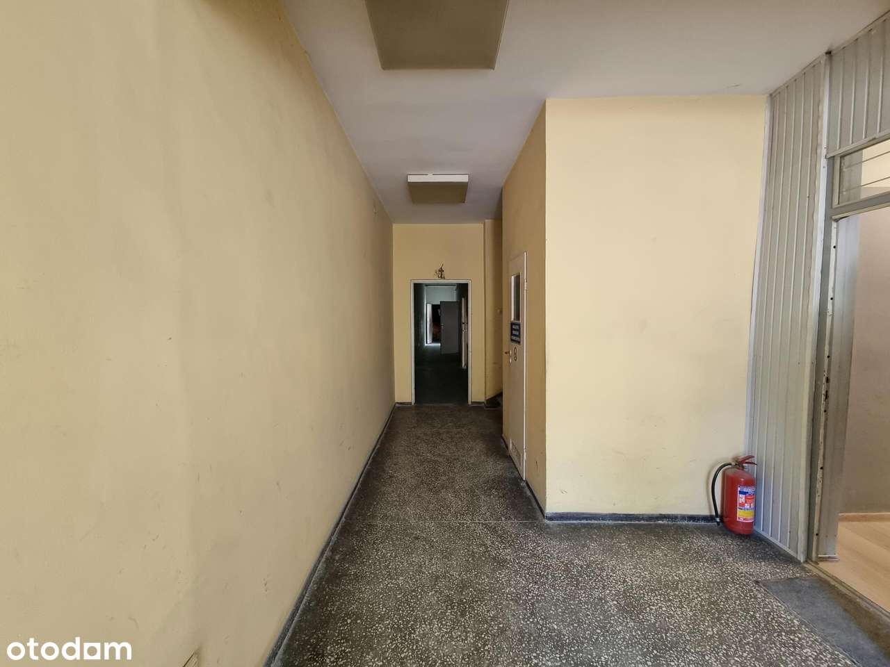 Na sprzedaż hala z biurowcem-7