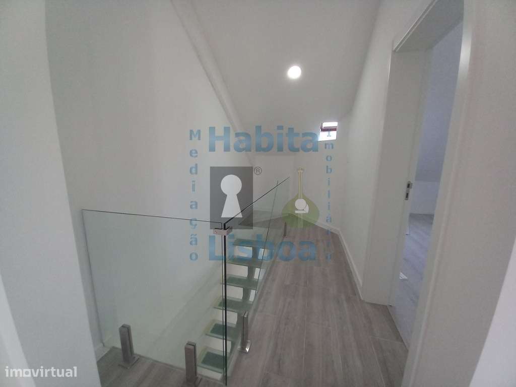 Duplex T3 Com Terraço junto à Praia Costa da Caparica-8