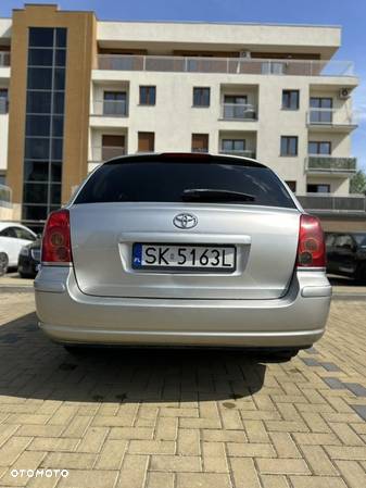 Toyota Avensis 2.0 VVT-i High - 5