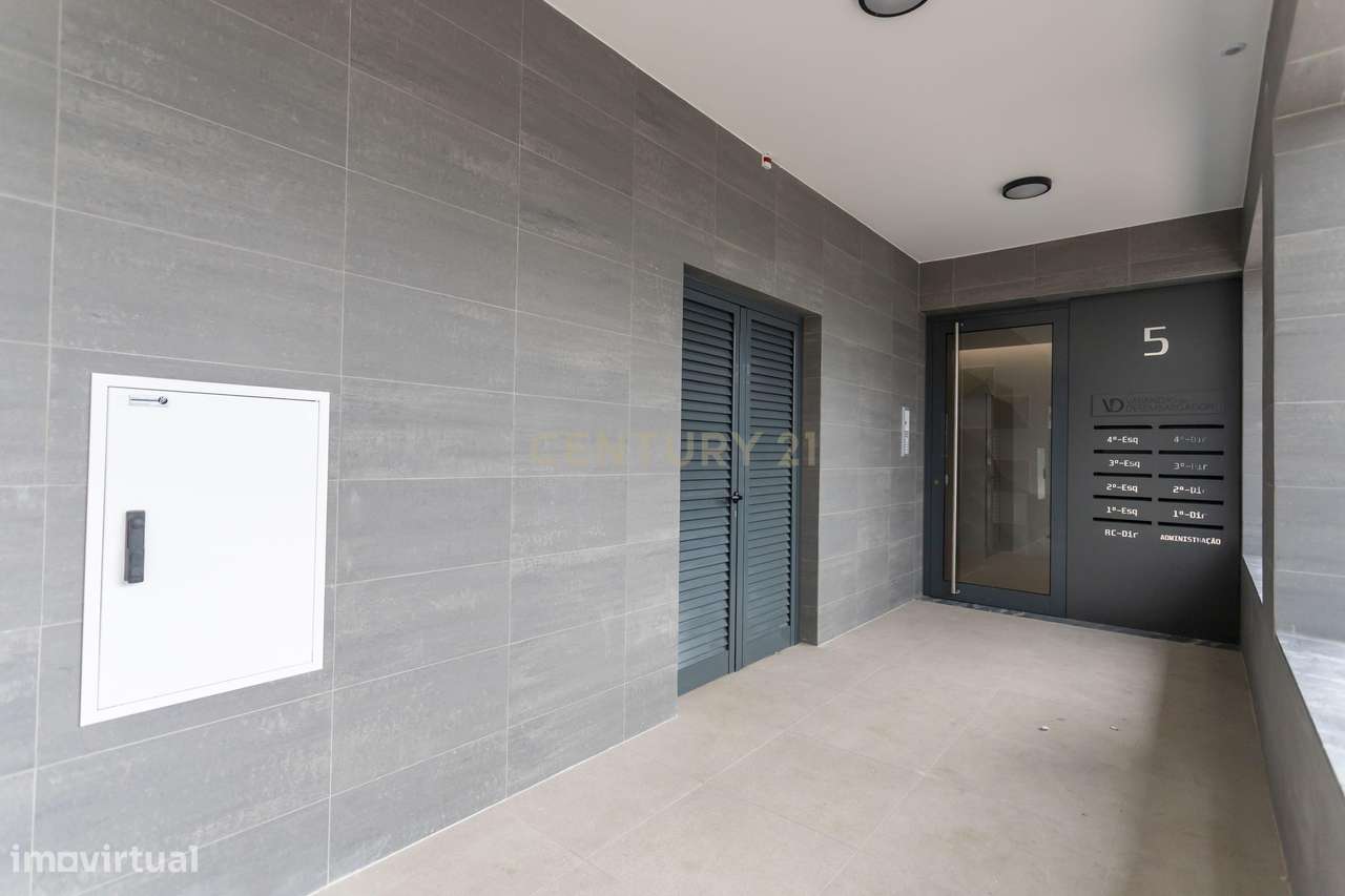 Dois Apartamentos Modernos (T3 + T2) na Qta. do Desembargador – Feijó-6