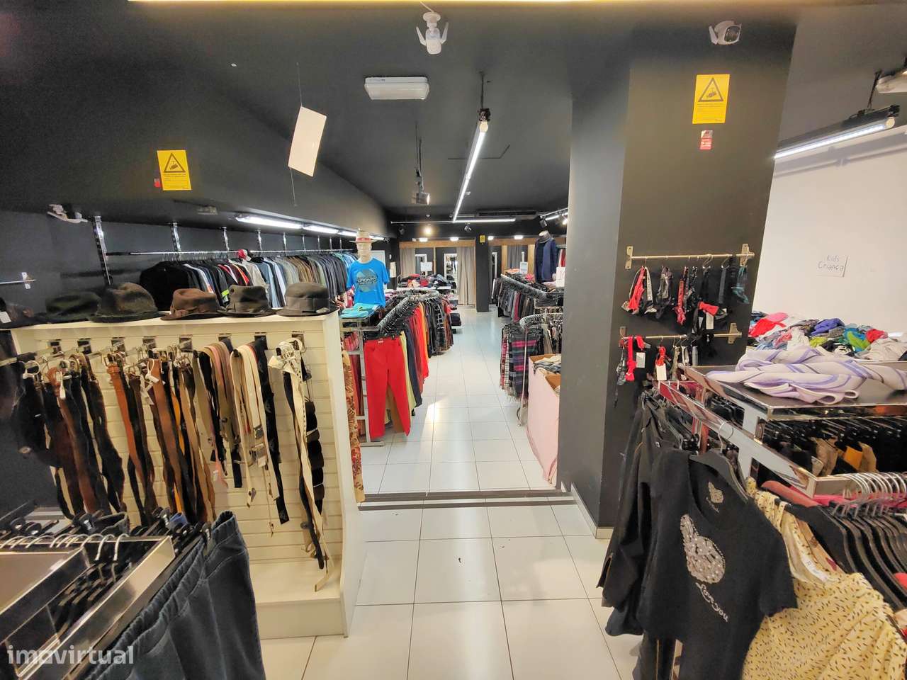 grande montra; Loja à saída do Metro; Av. Alm. Reis; - Grande imagem: 5/21