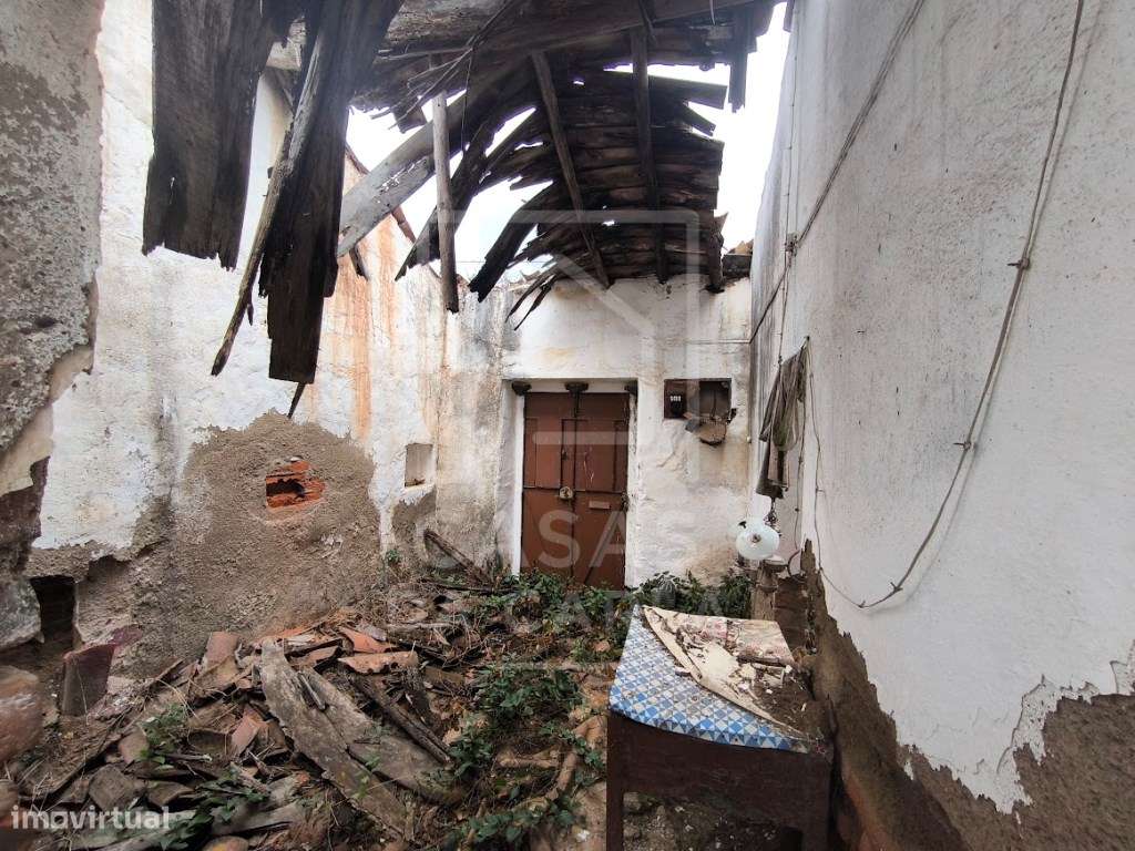 Moradia para recuperar em Faro do Alentejo-18