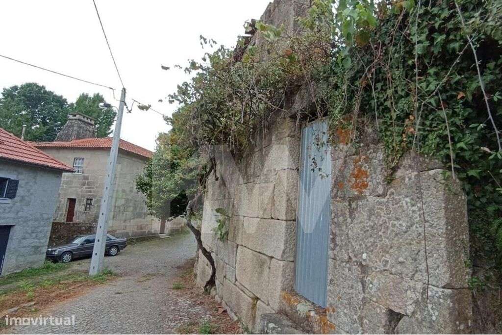 Moradia de grandes áreas, em granito, para restaurar, em Carvalhais, S - Grande imagem: 5/14