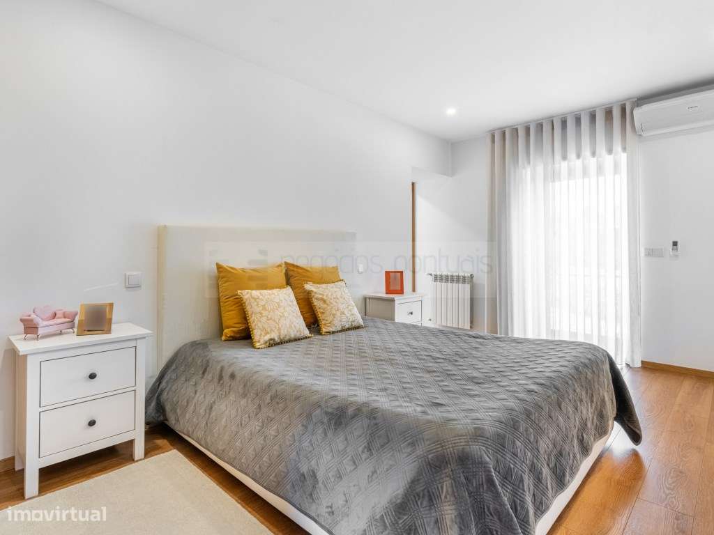 Propriedade Distinta com Piscina, Anexos, Poço de Água e Duas Fraçõ...-19