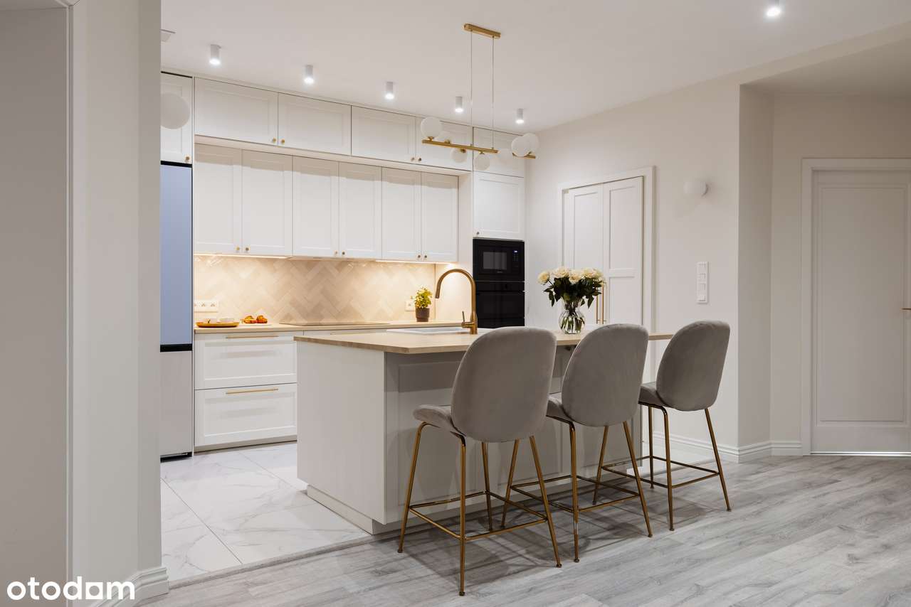 101 m² | Centrum | Oryginalna sztukateria | Wysoki sufit-1